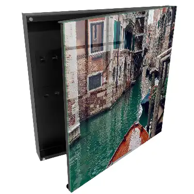 Armoire à clés un canal entouré de charmants bâtiments