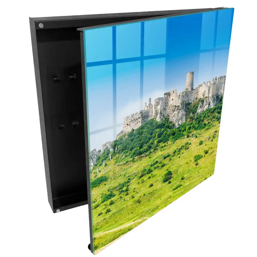 Armoire à clés un château sur une colline sous un ciel bleu
