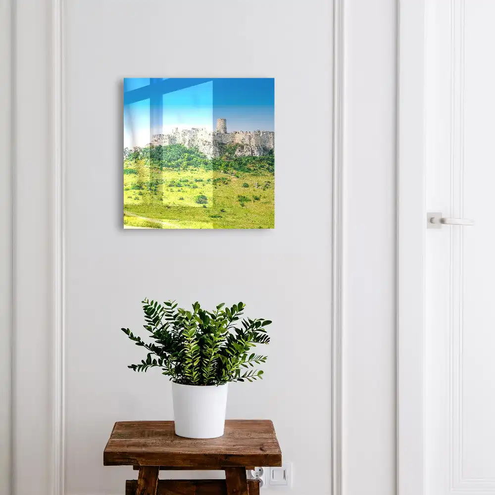 Armoire à clés un château sur une colline sous un ciel bleu