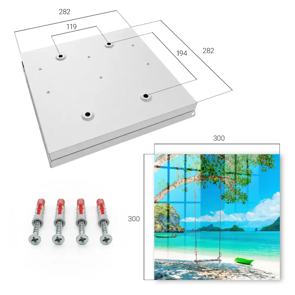 Boîte à clés se balancer au-dessus de la baie turquoise de la mer et de la verdure