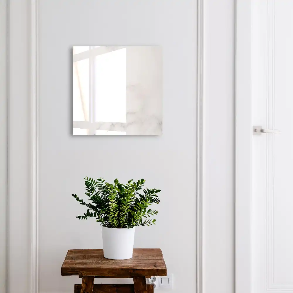 Armoire à clés motif marbré dans des tons de blanc et de gris