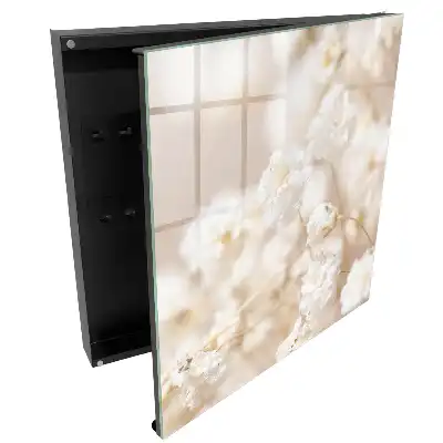 Armoire à clés fleurs délicates dans des tons clairs