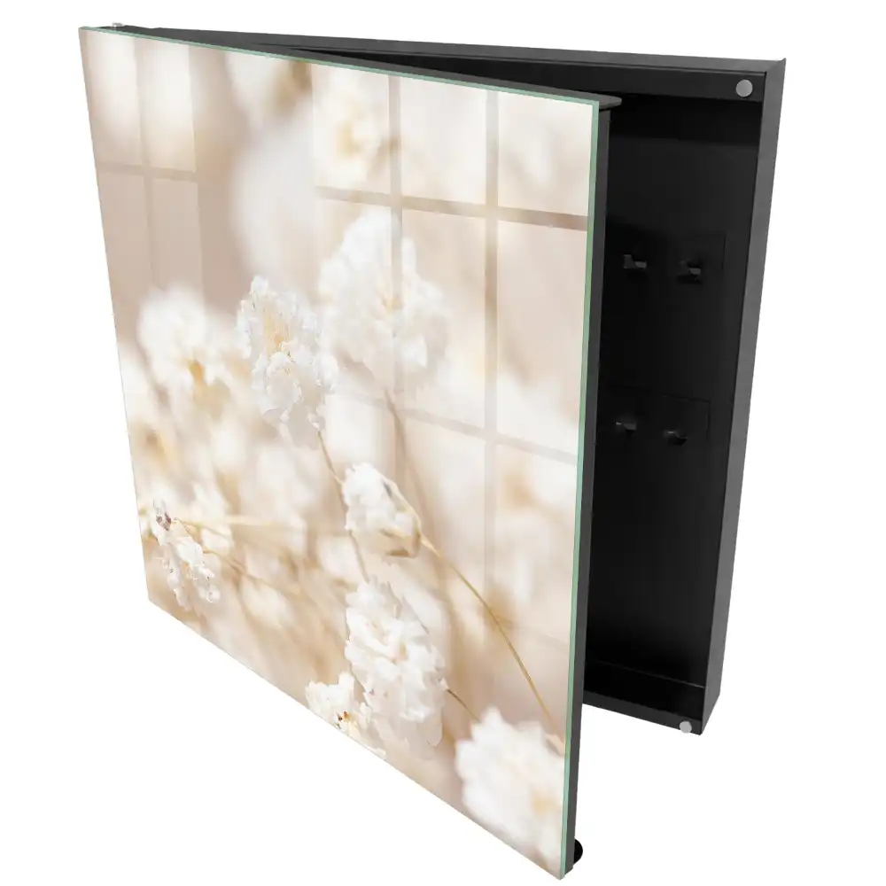 Armoire à clés fleurs délicates dans des tons clairs