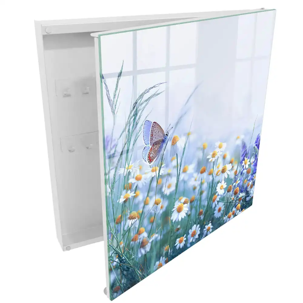Boîte à clés murale des fleurs et un papillon sur fond de prairie