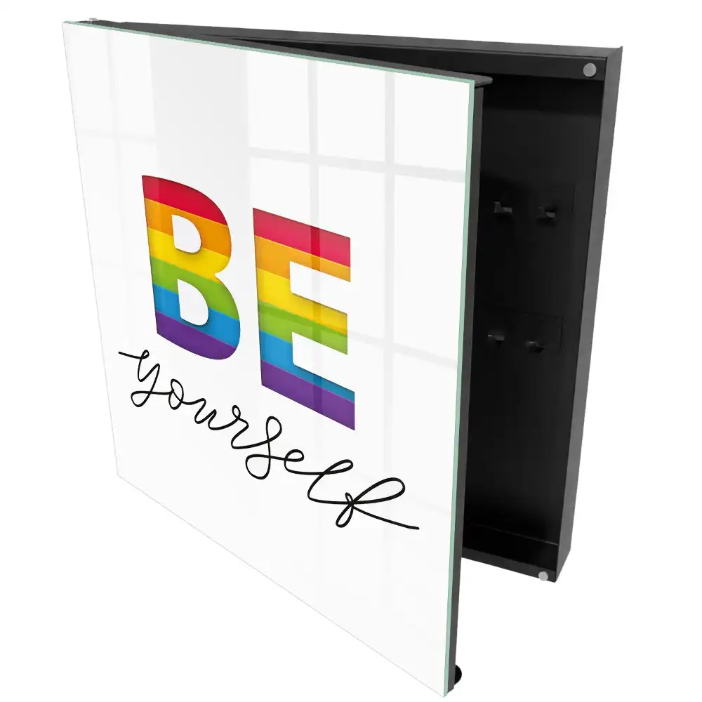 Armoire à clés inscription arc-en-ciel incitant à l'authenticité