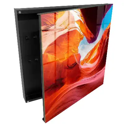 Armoire à clés roches d'un orange intense et perspective profonde