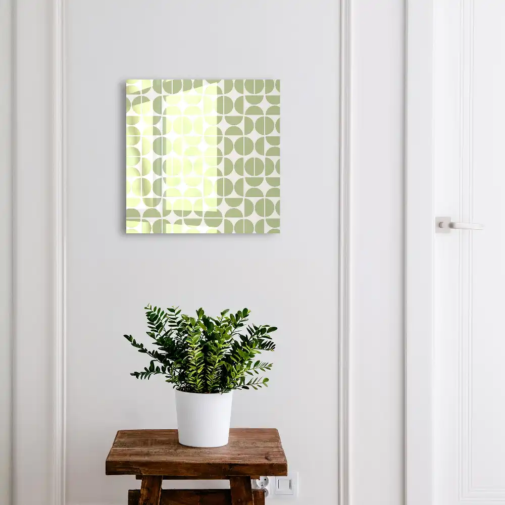 Armoire à clés motifs géométriques verts sur fond blanc