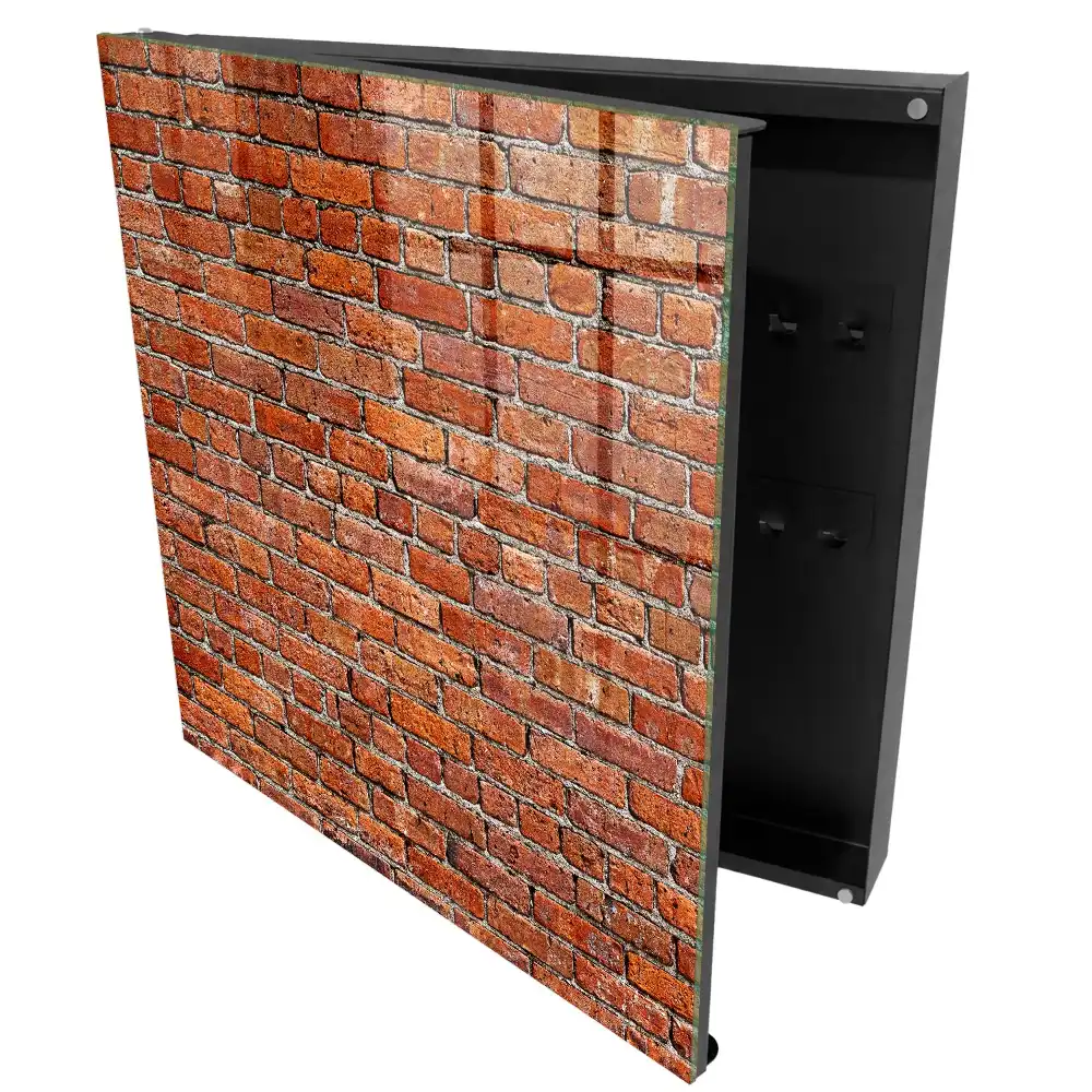 Armoire à clés mur de briques aux teintes chaudes