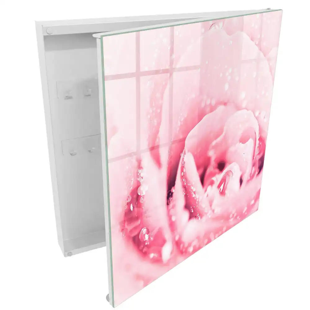 Boîte à clés murale gros plan d'une rose rose avec des gouttes de rosée