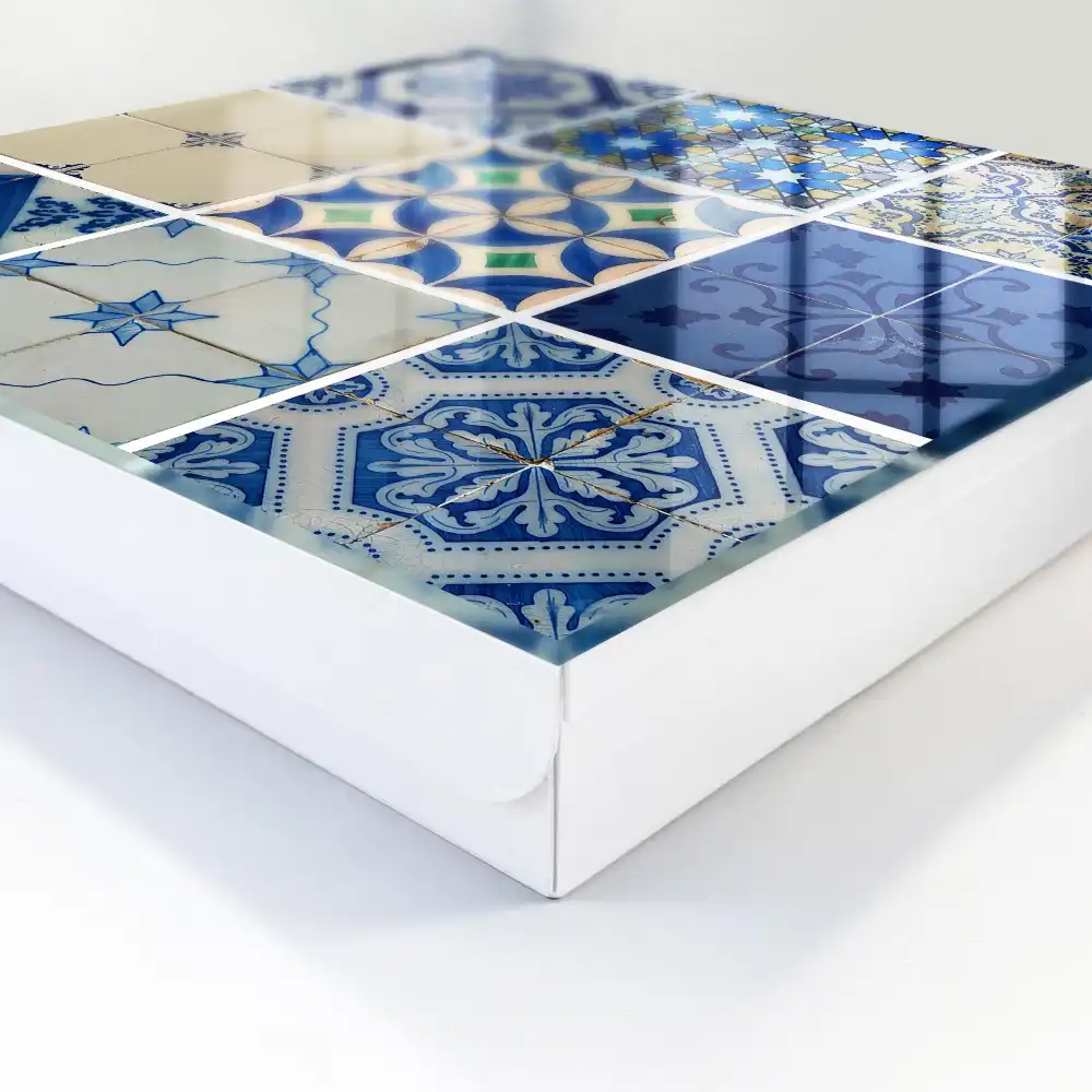 Armoire à clés motifs de carreaux géométriques avec une touche de bleu