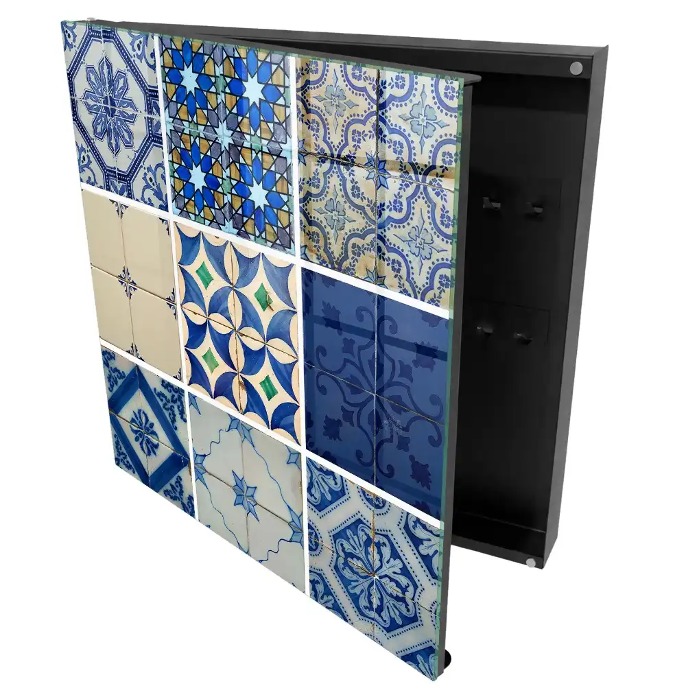 Armoire à clés motifs de carreaux géométriques avec une touche de bleu