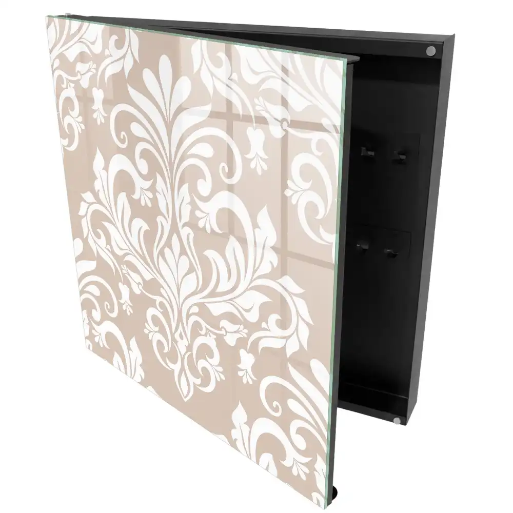Armoire à clés fond beige motifs symétriques blancs élégants