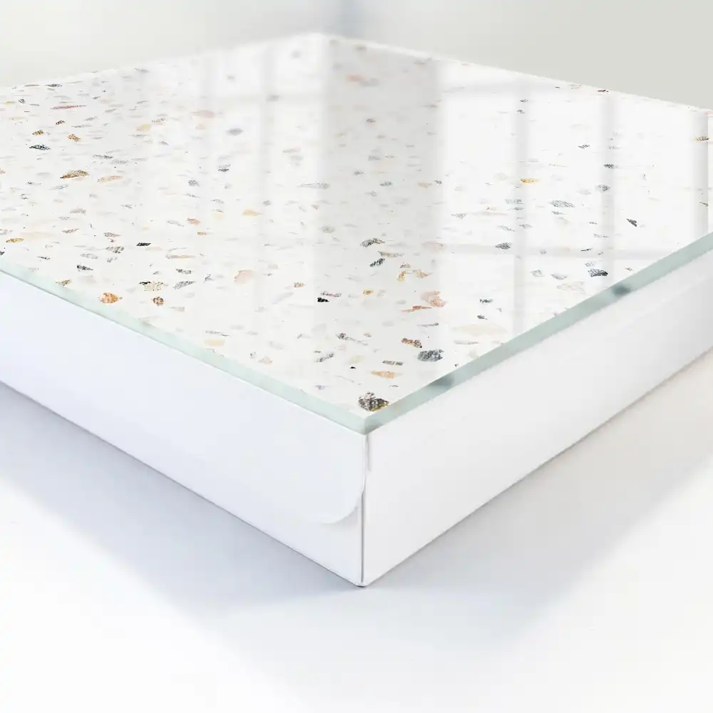 Boîte à clés murale le terrazzo aux teintes claires apporte de la fraîcheur