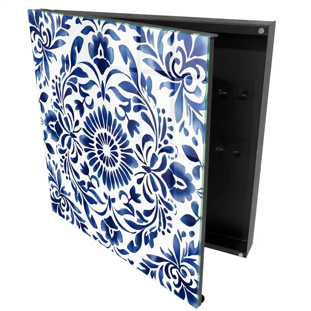 Boîte à clés motif bleu avec des feuilles et des fleurs sur fond blanc