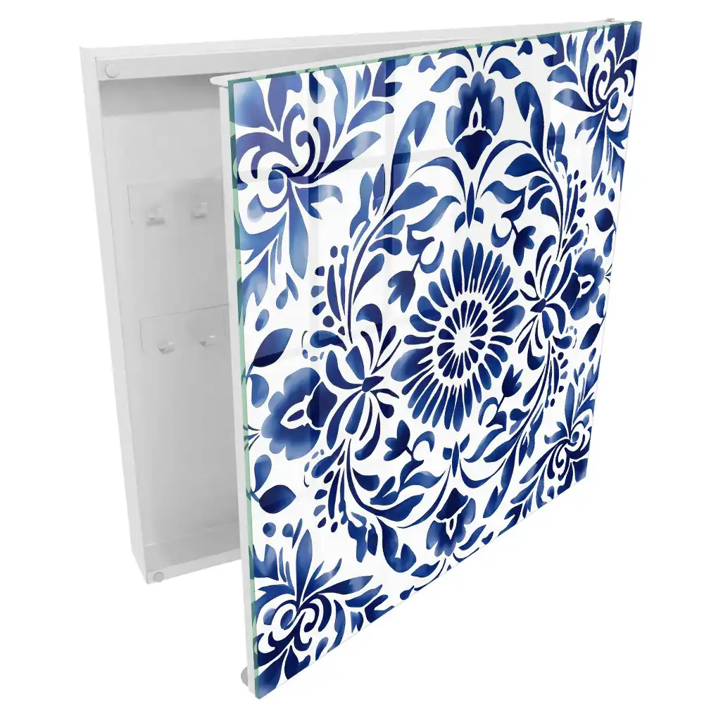 Boîte à clés motif bleu avec des feuilles et des fleurs sur fond blanc