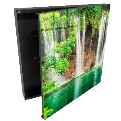 Boîte à clés murale une cascade au milieu de la verdure et de l'eau turquoise