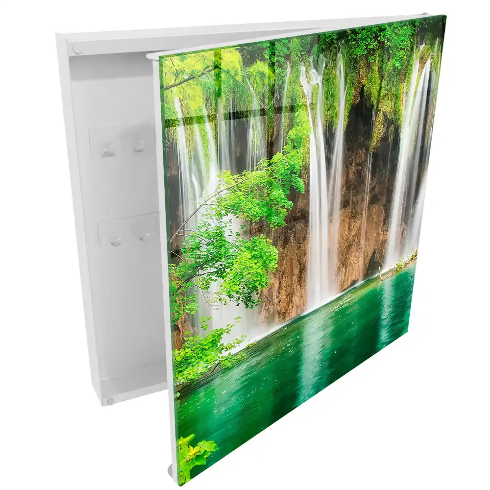 Boîte à clés murale une cascade au milieu de la verdure et de l'eau turquoise