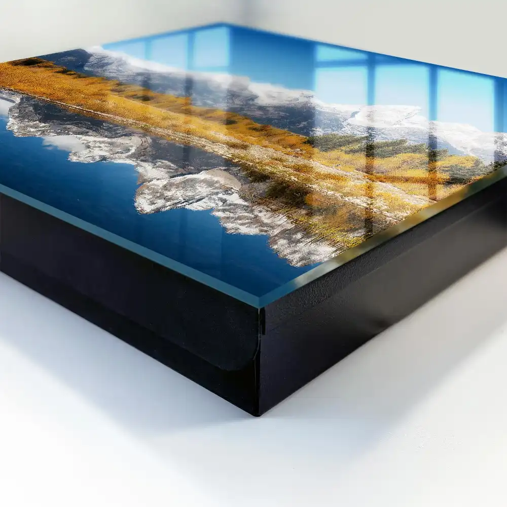 Armoire à clés les montagnes d'automne se reflètent dans le lac