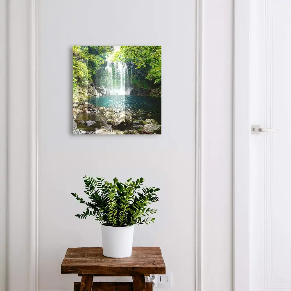 Boîte à clés une cascade au milieu de la verdure une harmonie infinie
