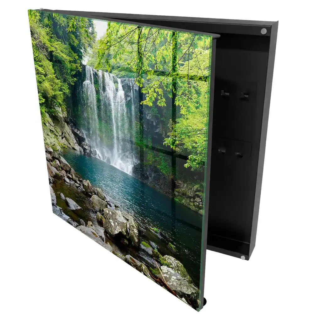 Boîte à clés une cascade au milieu de la verdure une harmonie infinie