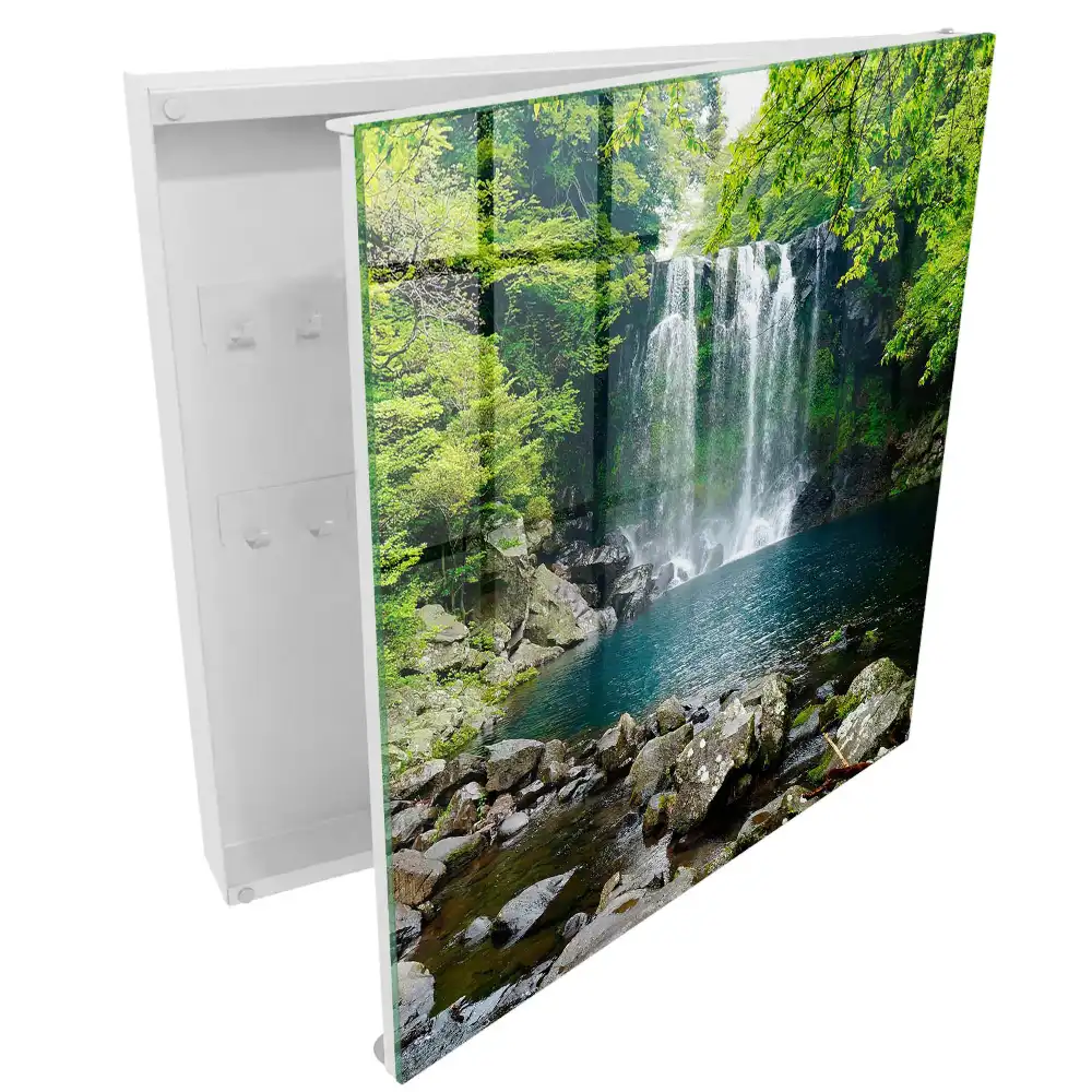 Boîte à clés une cascade au milieu de la verdure une harmonie infinie