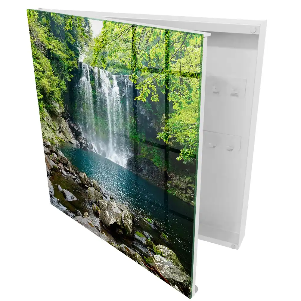 Boîte à clés une cascade au milieu de la verdure une harmonie infinie