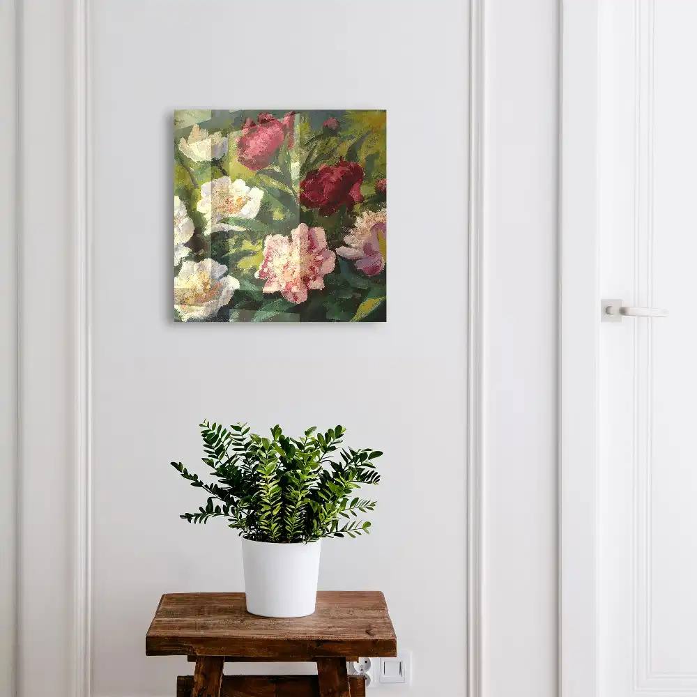Boîte à clés murale pivoines en pleine floraison sur fond vert