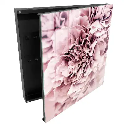 Boîte à clés murale gros plan sur une délicate fleur rose