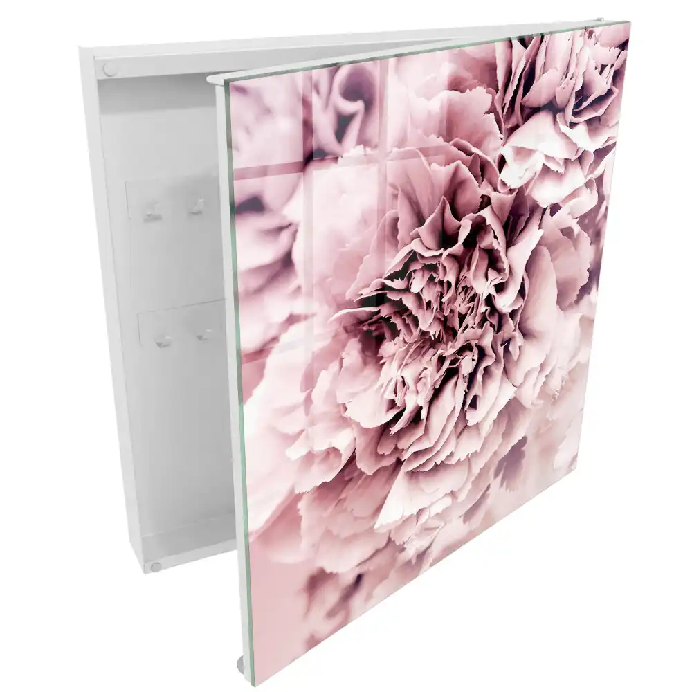Boîte à clés murale gros plan sur une délicate fleur rose