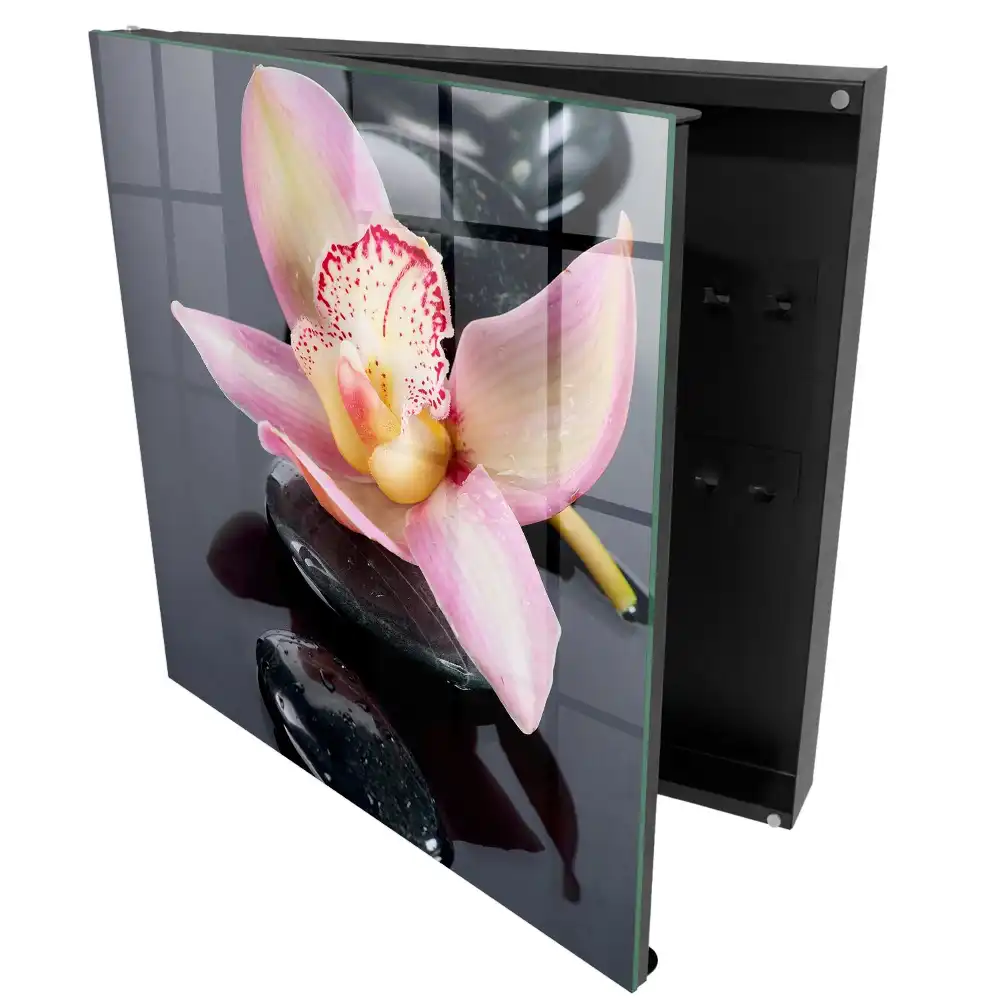 Boîte à clés murale orchidée sur pierres noires