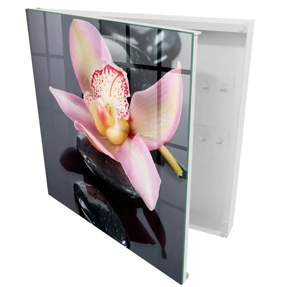Boîte à clés murale orchidée sur pierres noires