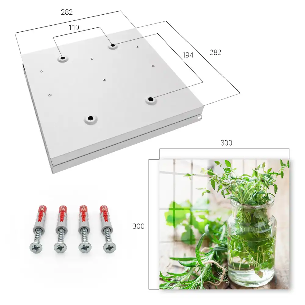 Boîte à clés herbes fraîches dans un plat en verre posé sur du bois