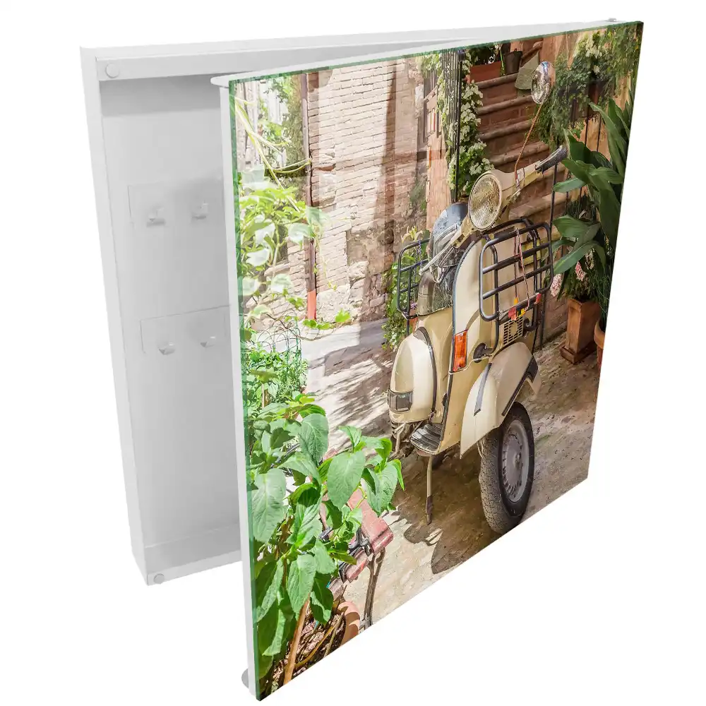 Boîte à clés scooter classique rue et verdure