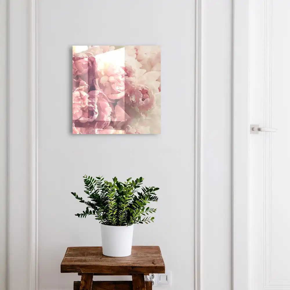 Boîte à clés murale des fleurs subtiles dans des tons de rose et de crème