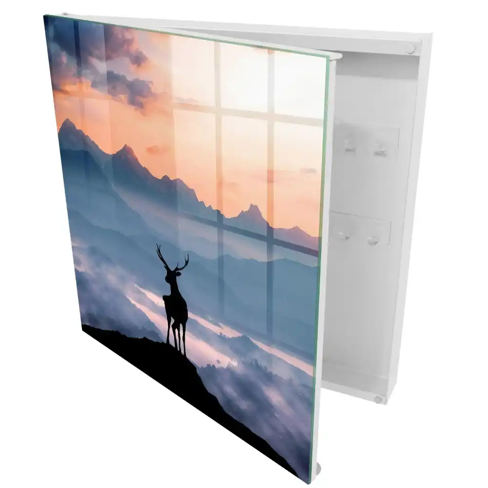 Boîte à clés murale une silhouette de cerf se détachant nettement sur le fond des montagnes à l'aube