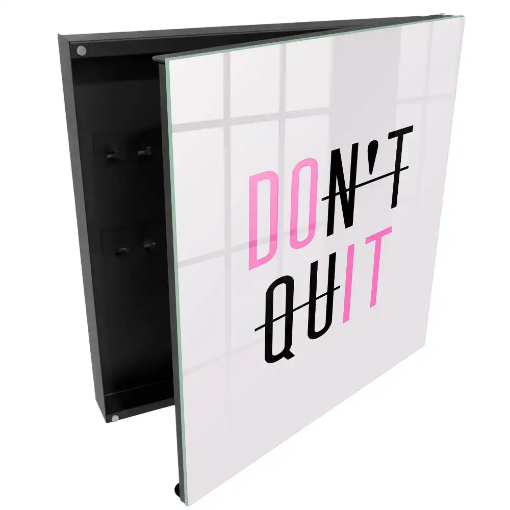 Armoire à clés un texte inspirant et des couleurs contrastées