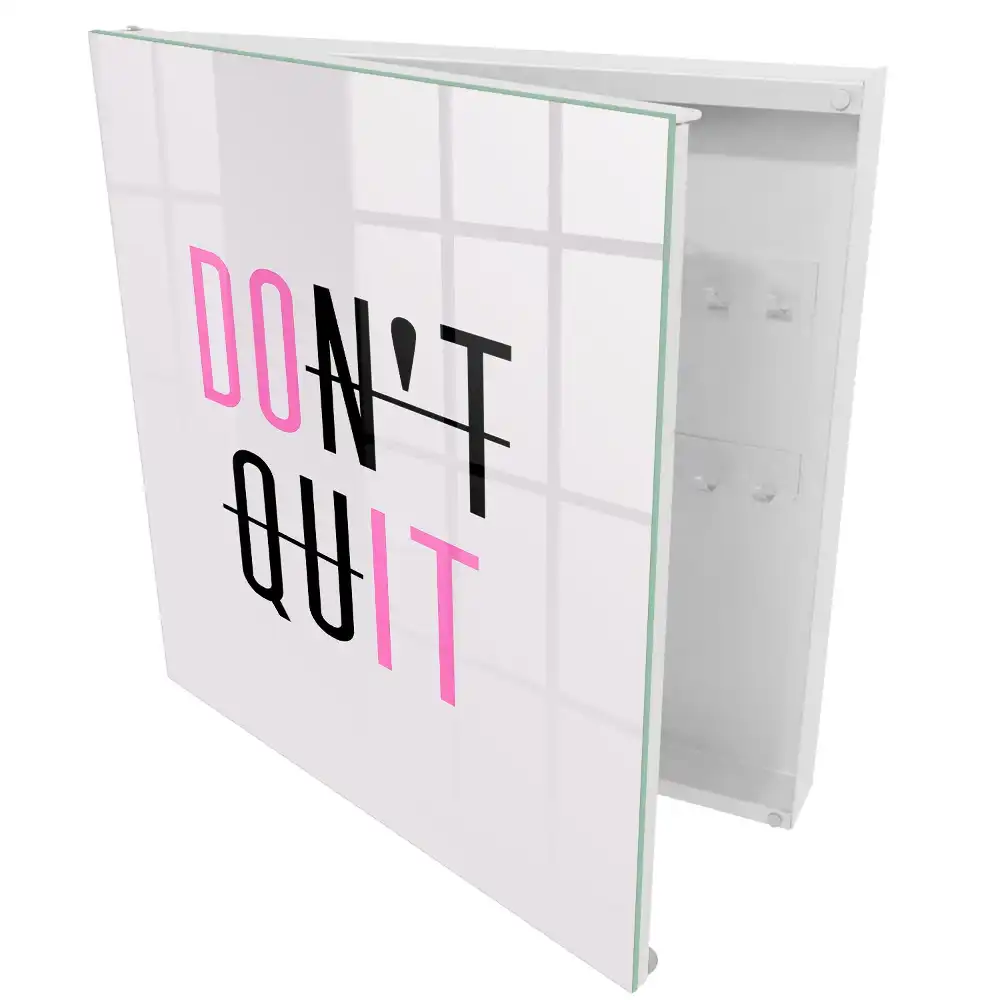 Armoire à clés un texte inspirant et des couleurs contrastées