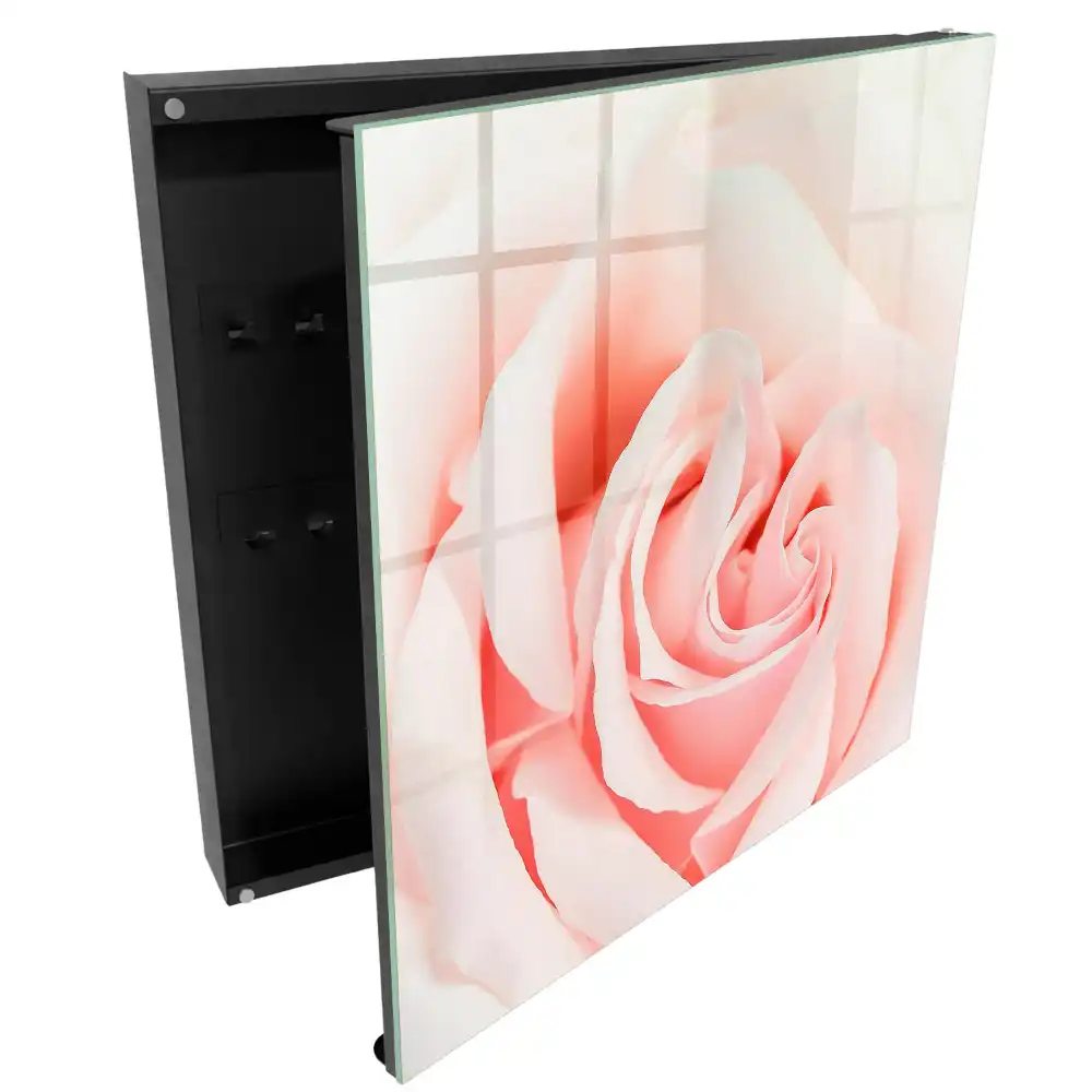 Armoire à clés rose dans des tons pastel subtils