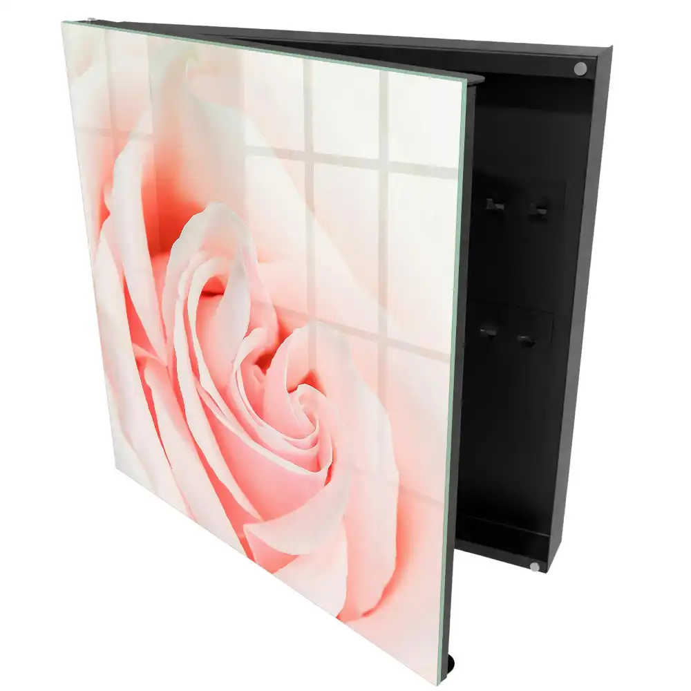 Armoire à clés rose dans des tons pastel subtils