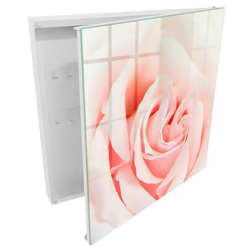 Armoire à clés rose dans des tons pastel subtils