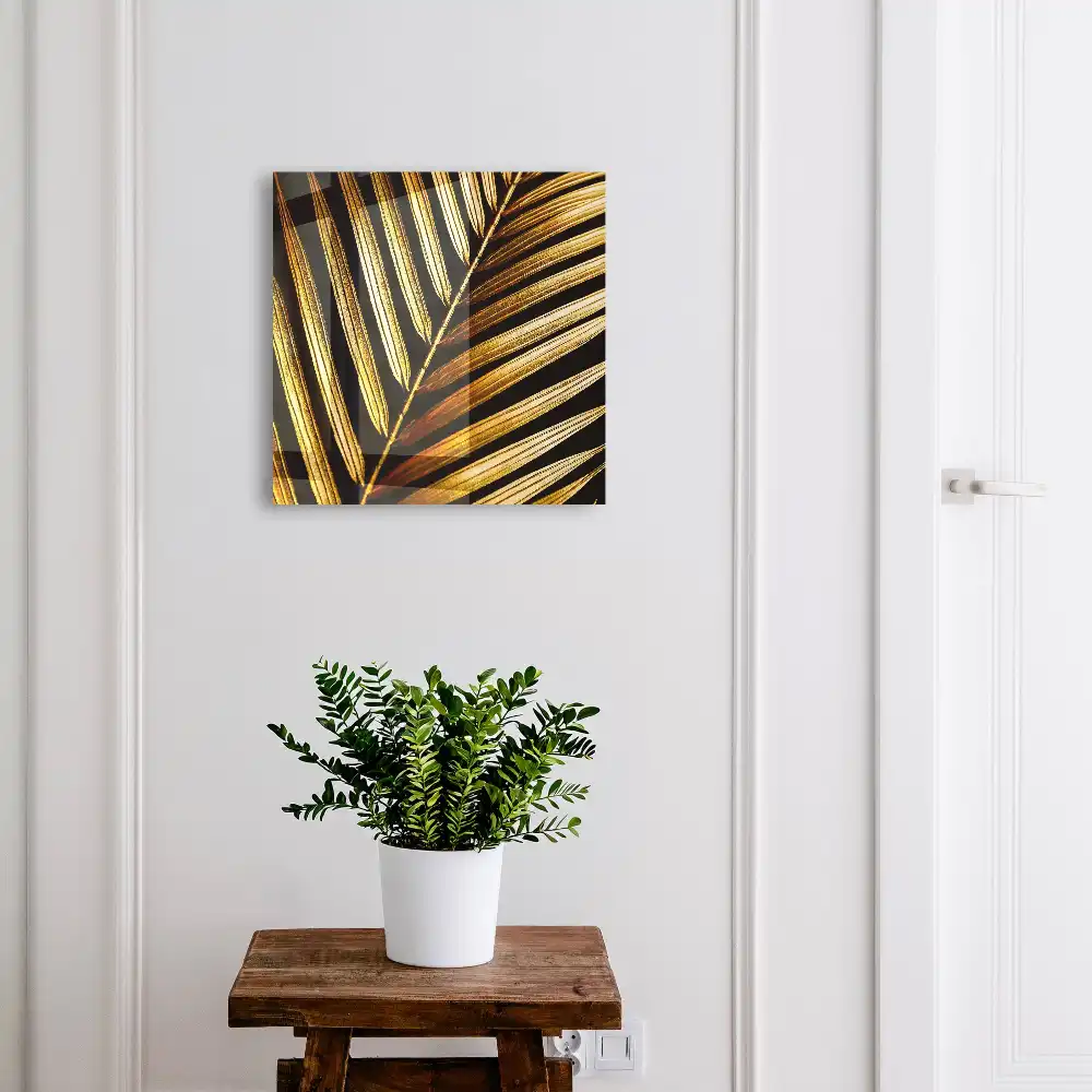 Armoire à clés feuilles dorées sur fond noir