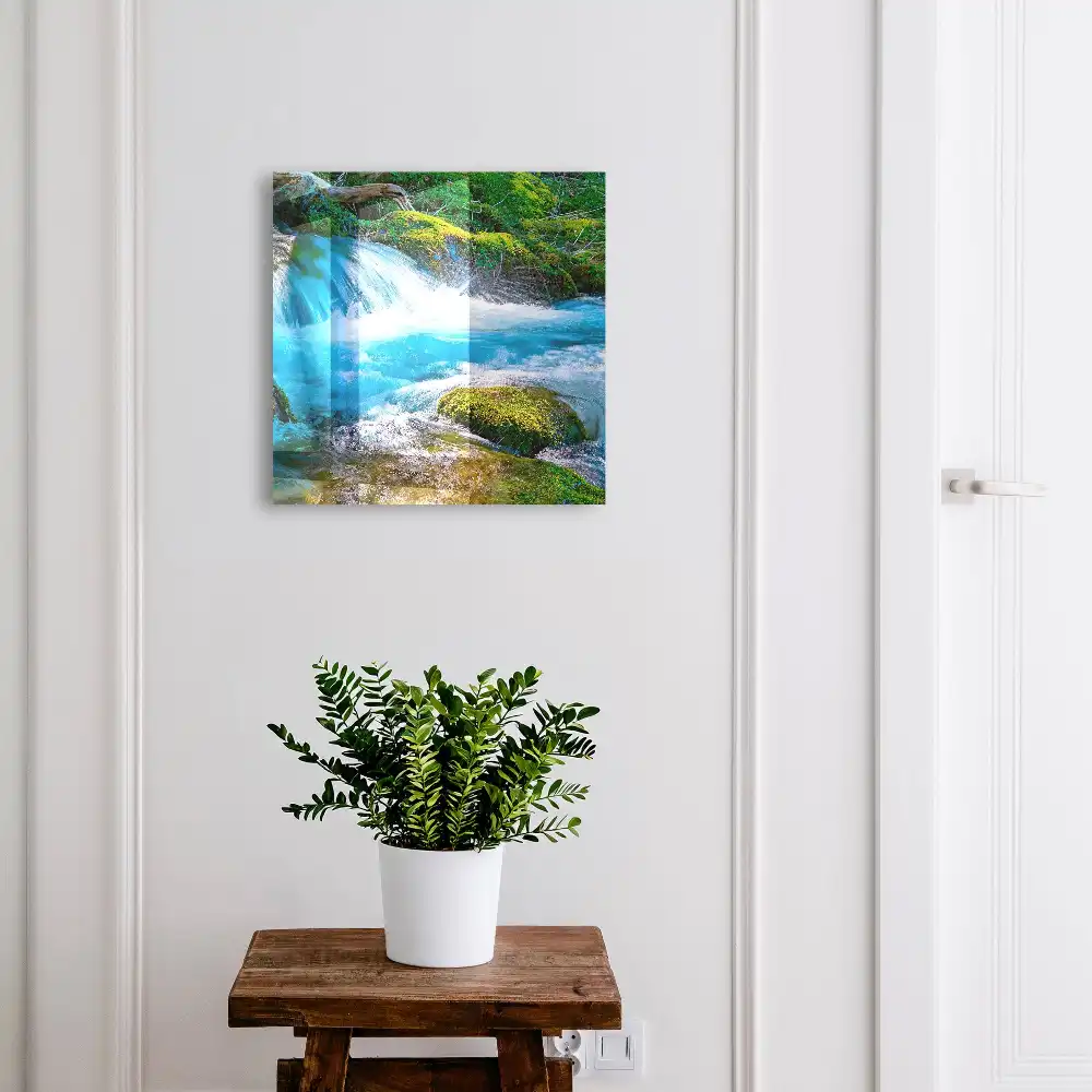 Boîte à clés une cascade pittoresque au milieu de la verdure