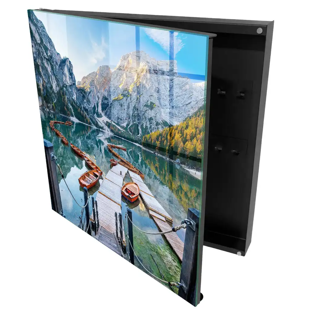 Boîte à clés murale lac et montagnes avec des bateaux en bois