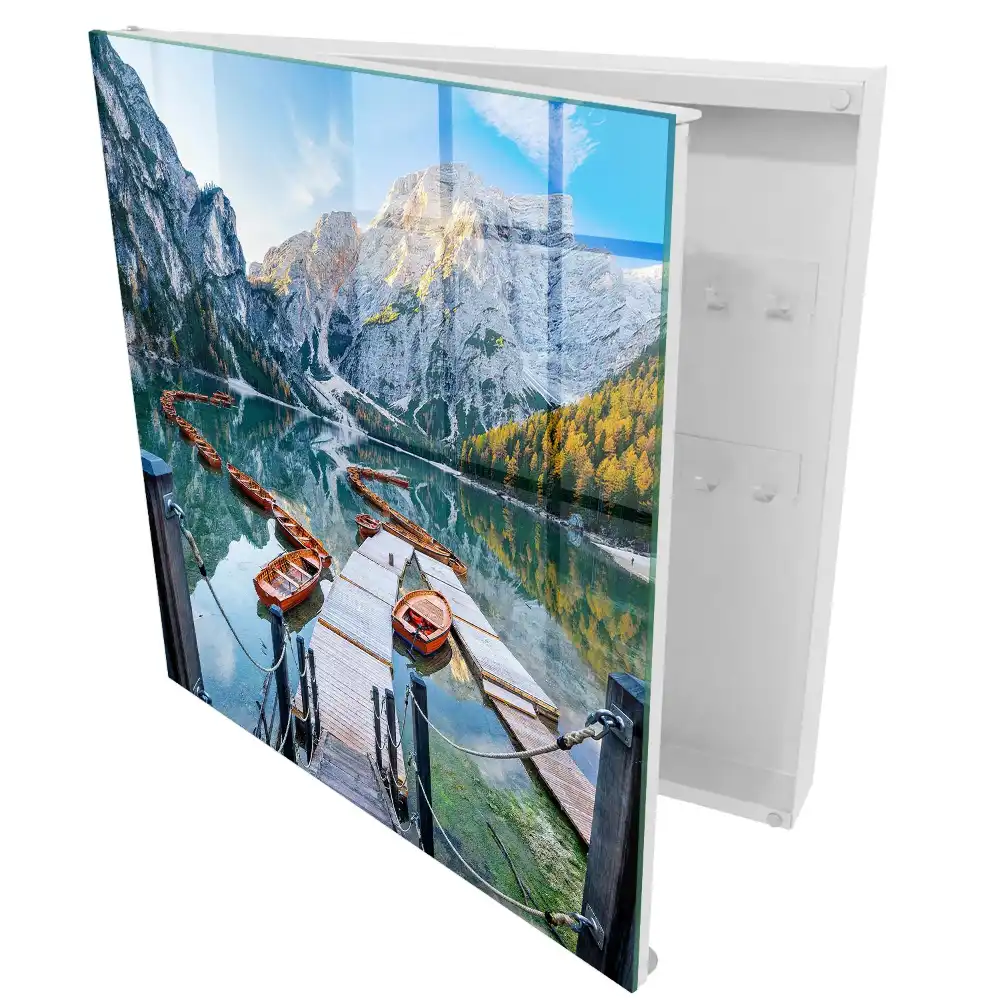 Boîte à clés murale lac et montagnes avec des bateaux en bois