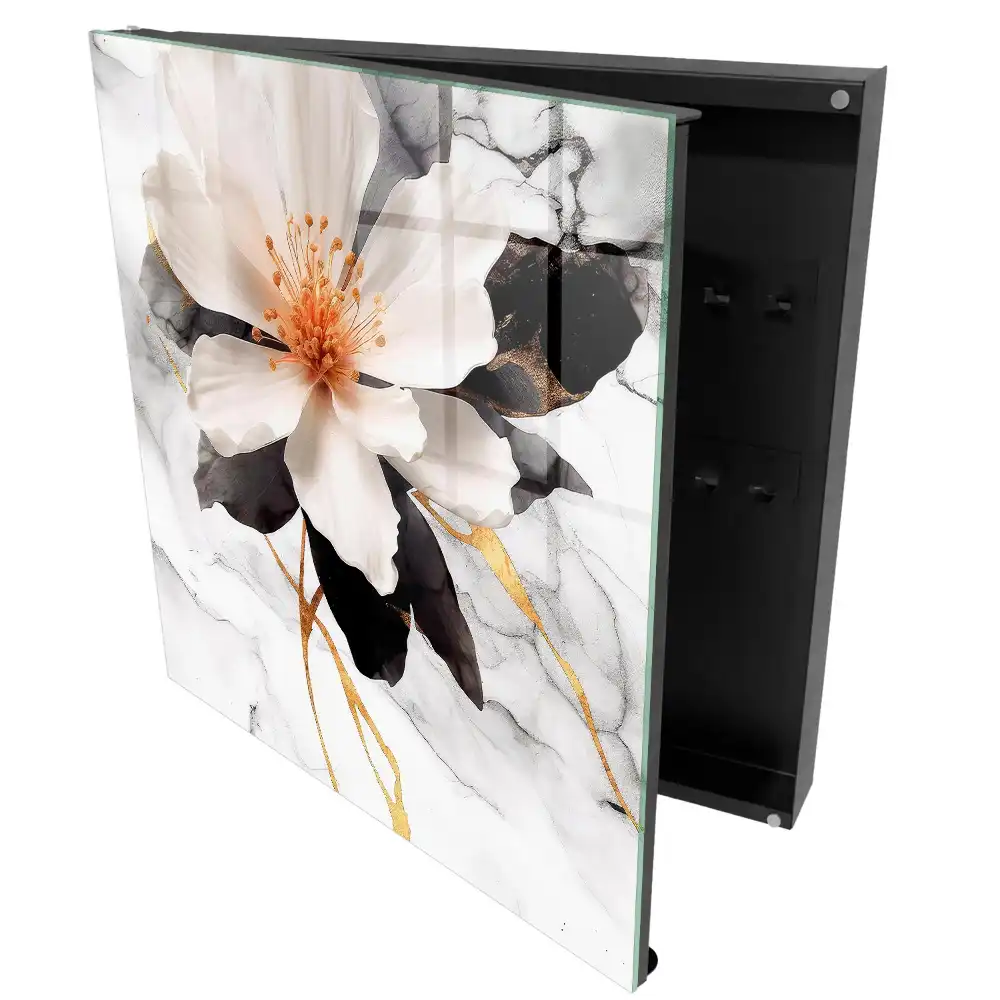 Boîte à clés fleur blanche sur fond gris avec une touche d'orange