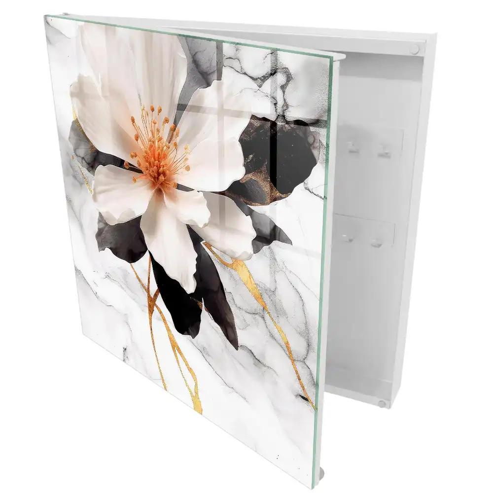 Boîte à clés fleur blanche sur fond gris avec une touche d'orange