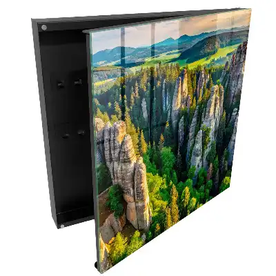 Armoire à clés rochers majestueux et forêt verdoyante