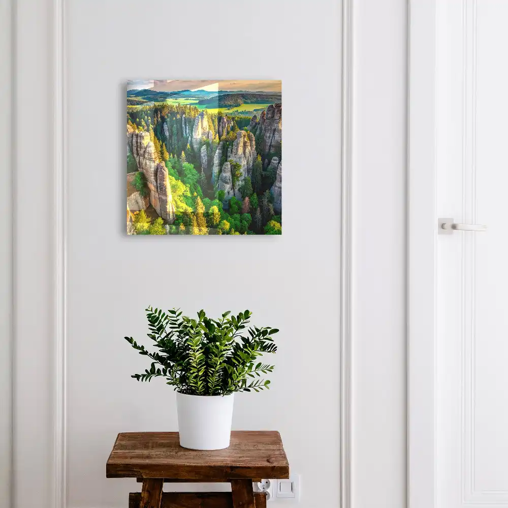 Armoire à clés rochers majestueux et forêt verdoyante