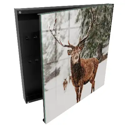Boîte à clés murale cerfs dans un paysage hivernal enneigé