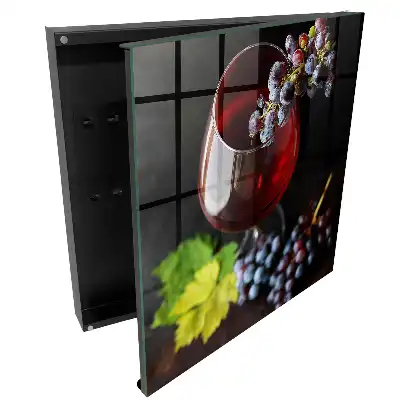 Boîte à clés un verre de vin et une grappe de raisin